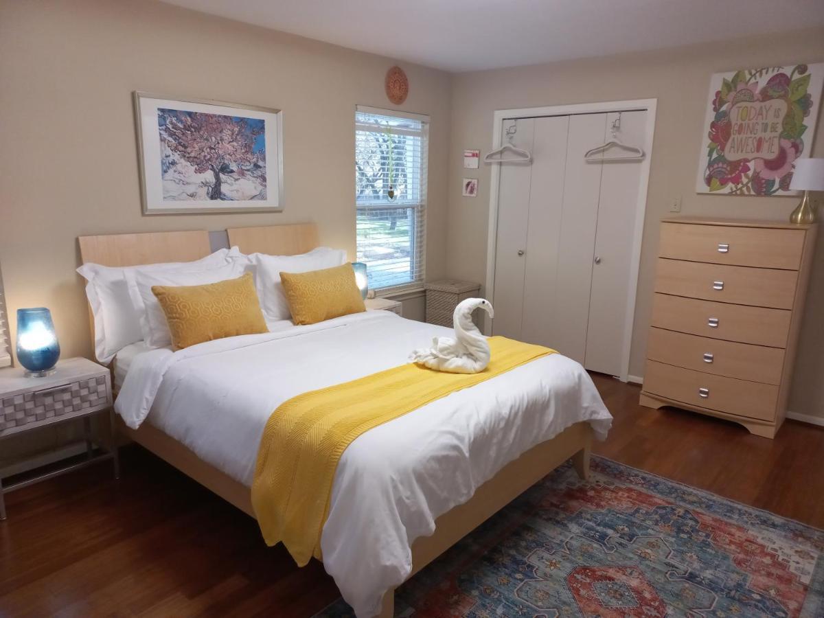 Master Bedroom With King Bed-Free-Wifi-Snack-Parkg In Relaxing Oasis San Marcos Exterior foto